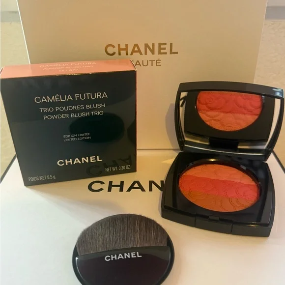 Chanel Camelia Futura Trío Powder Blush - Spring 2025 - LIMITED EDITION - Picture 4 of 4